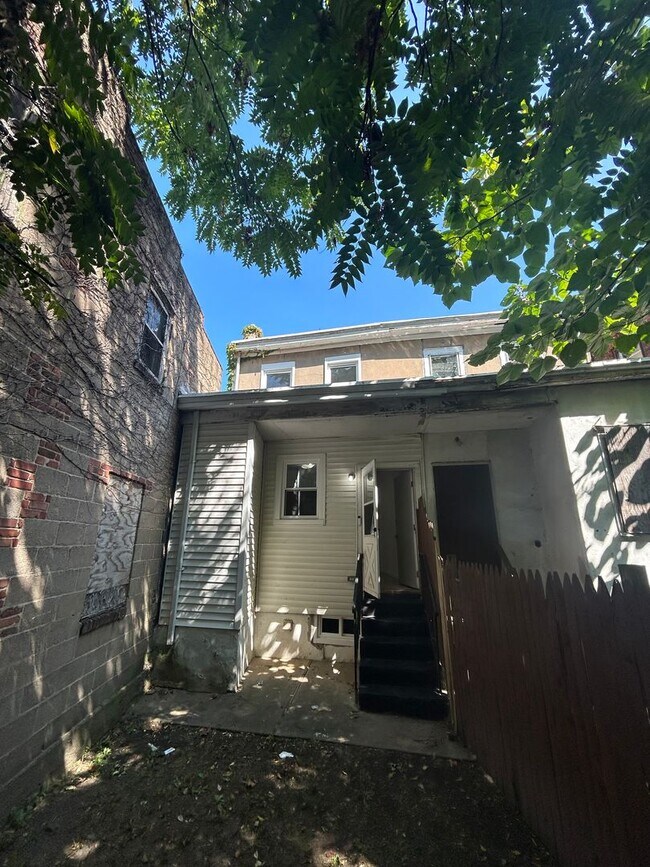 Building Photo - 71 Power St