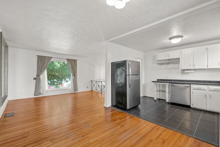 Building Photo - 4807 Jeffery Dr