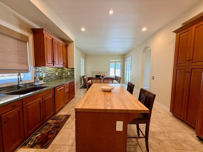 Building Photo - For Rent Available Now - Furnished House 3+BR 2.5Ba in Del Mar, charming furnished home in the hi...