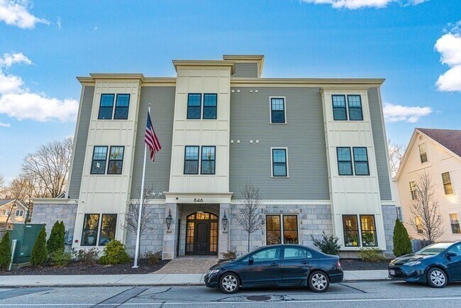 Building Photo - 846 Main St