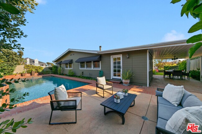Building Photo - 31819 Cottontail Ln