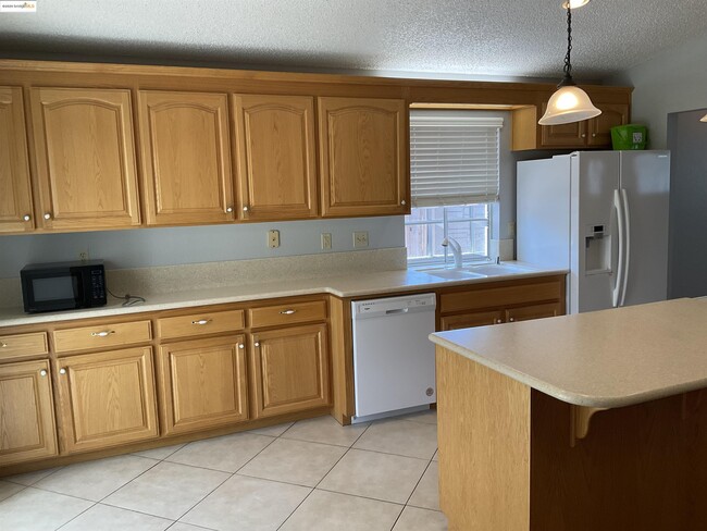 Building Photo - 1741 Gateway Dr
