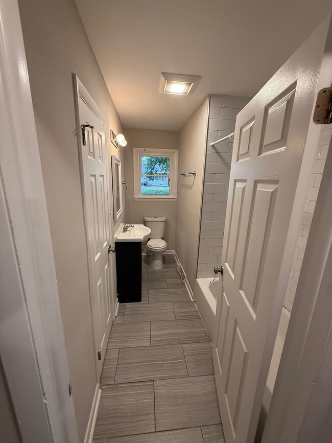 Building Photo - 3 bedroom 1.5 bath rancher