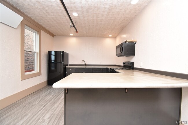 Building Photo - 152 Court St