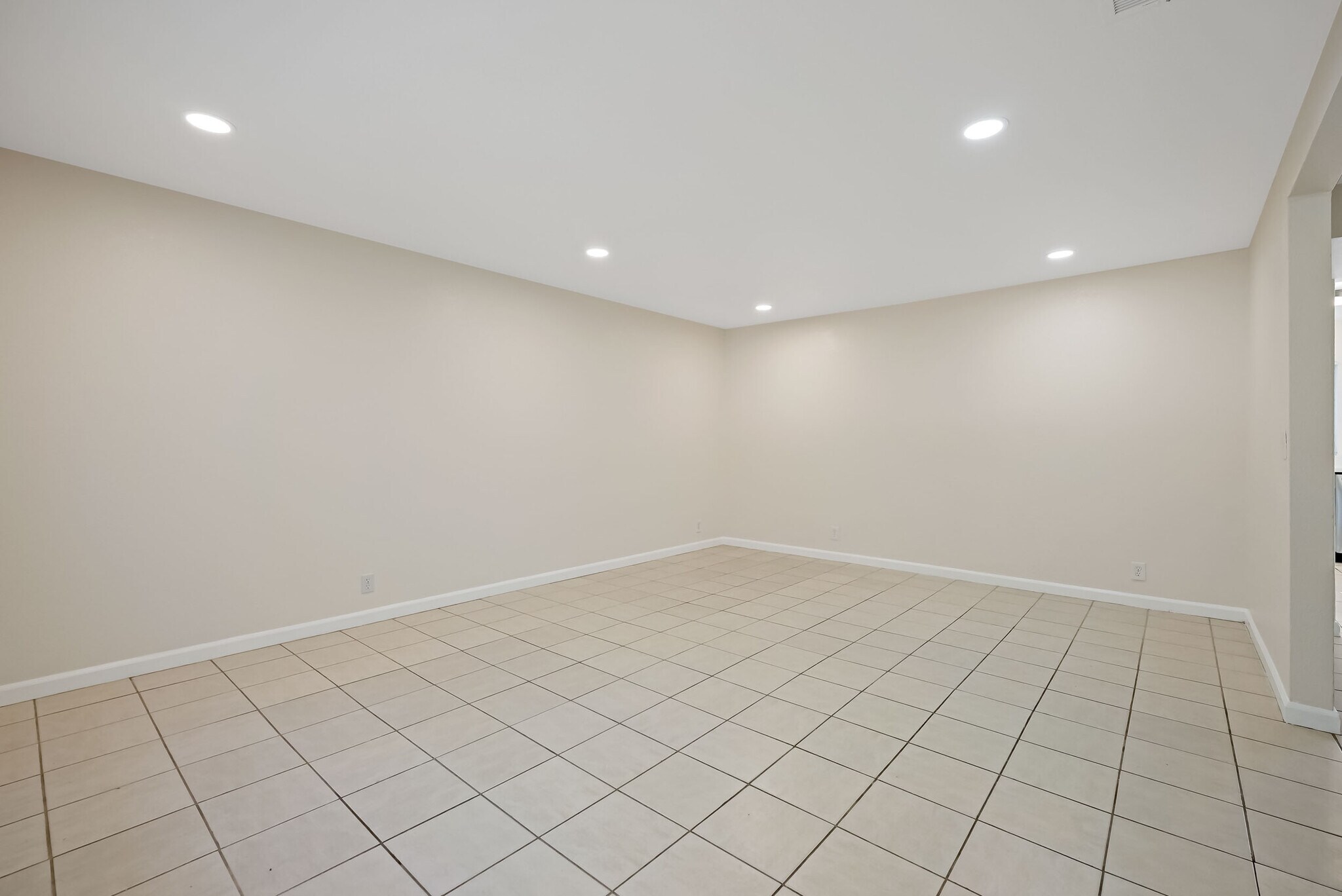 Building Photo - 490 N 5th St