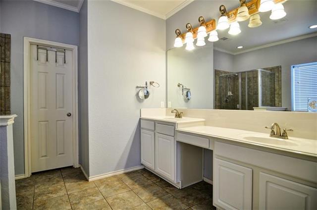 Building Photo - 9212 Regal Oaks Dr