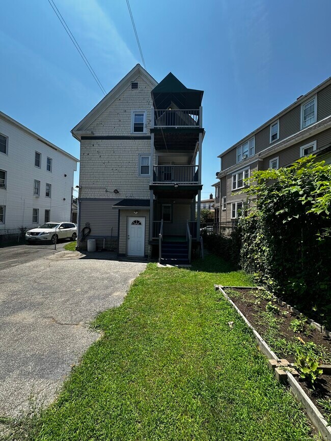 Building Photo - 40 Hansen Ave