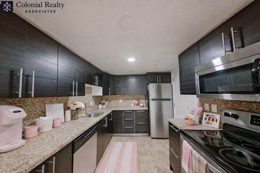 Building Photo - 73 Thatcher St