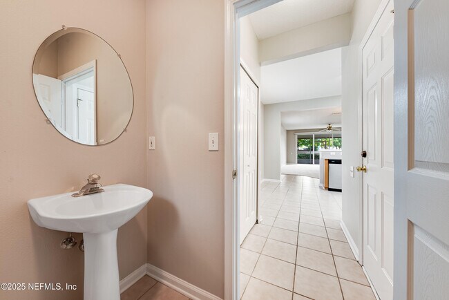 Building Photo - 7990 Baymeadows Cir E