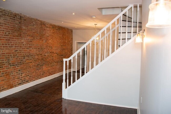 Building Photo - 8 W Henrietta St