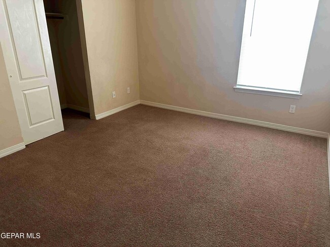 Building Photo - 14712 Far View Ct