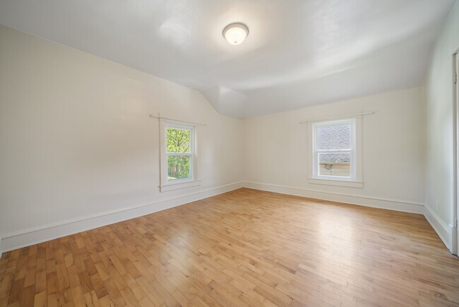 Bedroom 5 (upper level) - 907 N Fair St