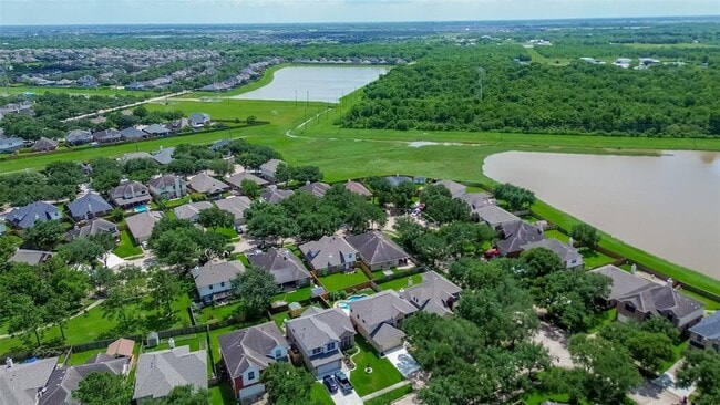 Building Photo - 13703 Broad Oaks Ln