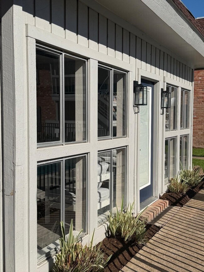 Building Photo - 2250 Bering Dr