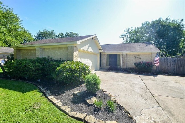 Primary Photo - 1930 Myrna Ln