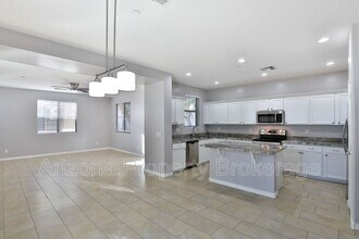 Building Photo - 3879 E Santa Fe Ln