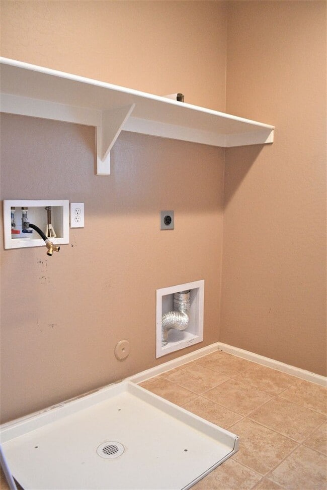 Building Photo - 1633 E Melanie St