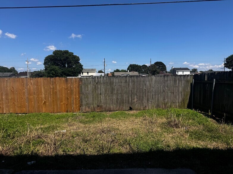 Building Photo - 937 E Monterey Ct