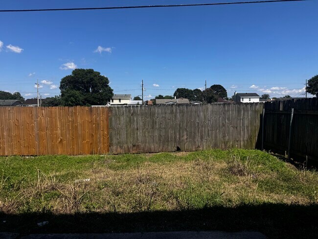 Building Photo - 937 E Monterey Ct