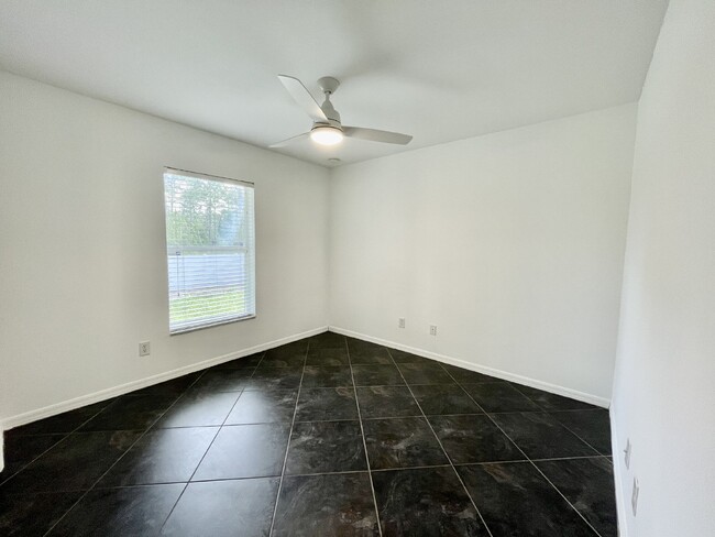 Building Photo - Lehigh Acres-NOW AVAILABLE **3 Bedroom/ 2 ...