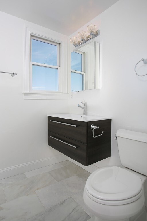 Building Photo - 660 Somerville Ave