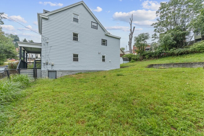 Building Photo - 392 Calderwood Ave