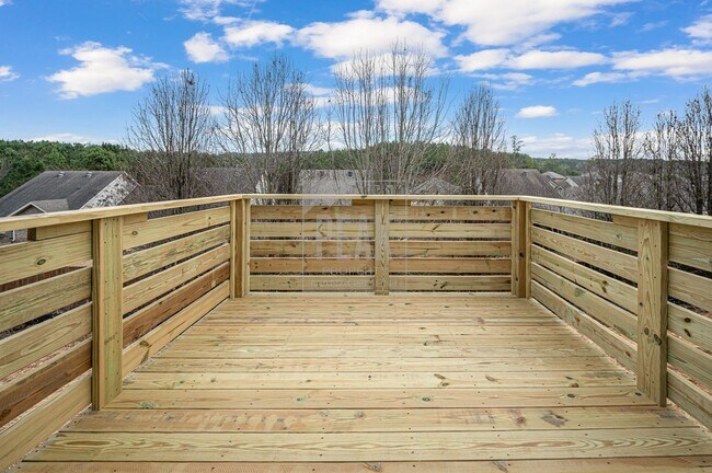 Building Photo - 390 Woodland Cir