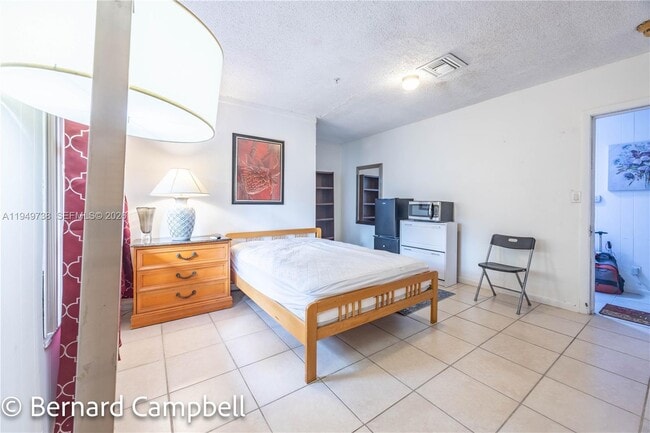 Building Photo - 129 SE 5th St