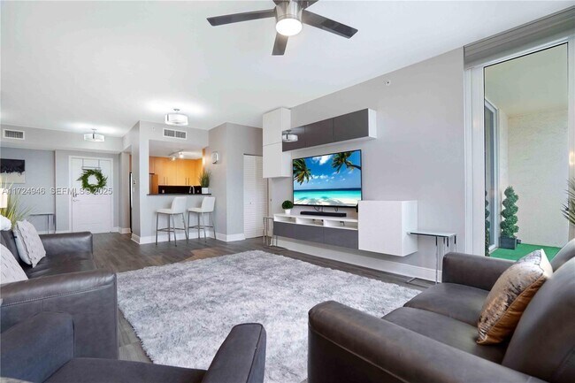 Building Photo - 511 SE 5 Ave