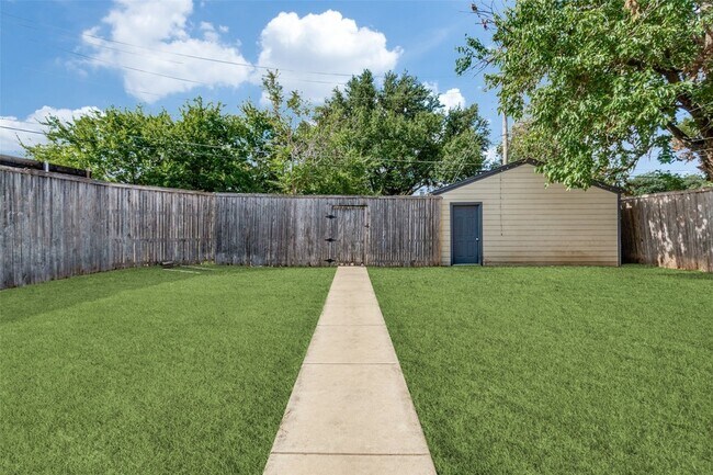 Building Photo - 4812 Wateka Dr