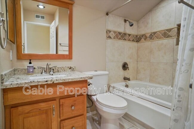 Building Photo - 15845 Rosehaven Ln