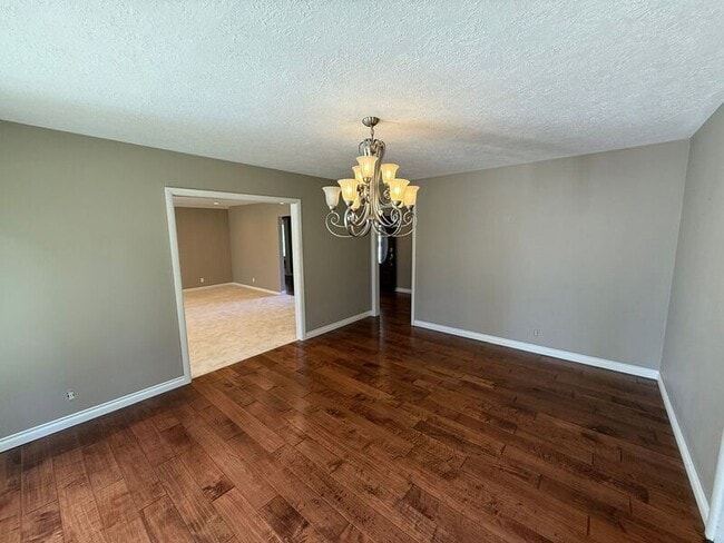 Building Photo - 4135 Rivercrest Dr N