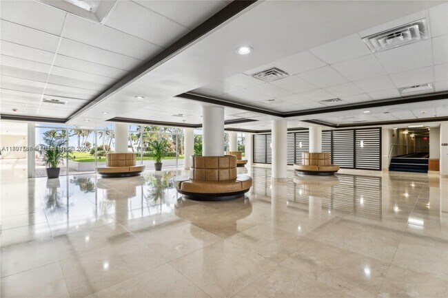 Building Photo - 5005 Collins Ave