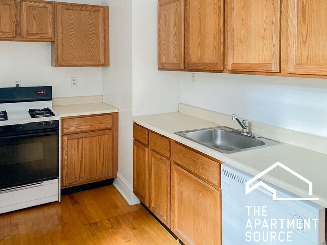 Primary Photo - 1448 W Cornelia Ave