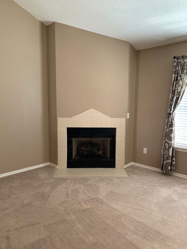 Building Photo - 1612 Crescent Street