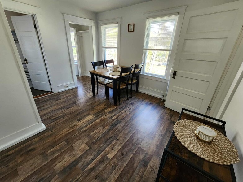 Building Photo - 145 Park Ave