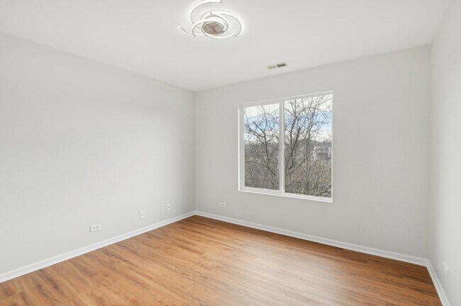 Building Photo - 2333 Summerlin Dr