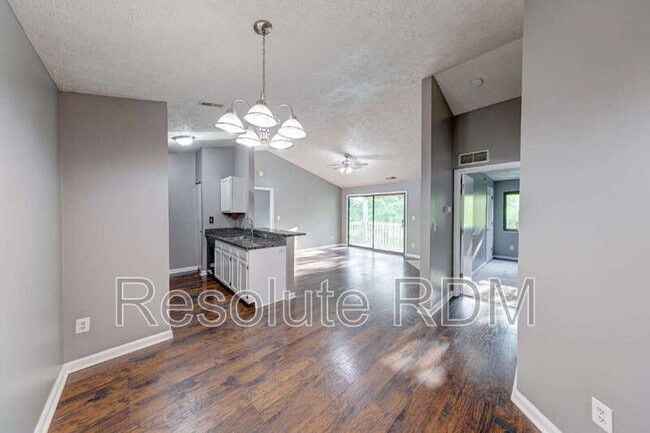 Building Photo - 4470 Village Ln