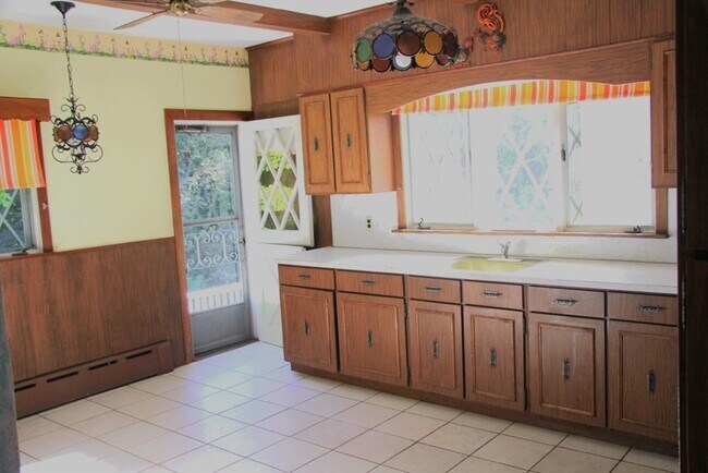 Building Photo - 14 Reed St