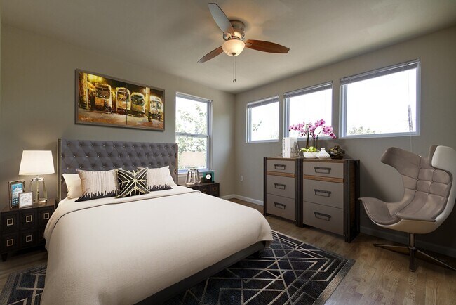 Building Photo - UT PRE LEASE: 2009 Remodeled 6 Bed / 3 Bath, Wood & Stained Concrete Floors, Custom High End Kitc...