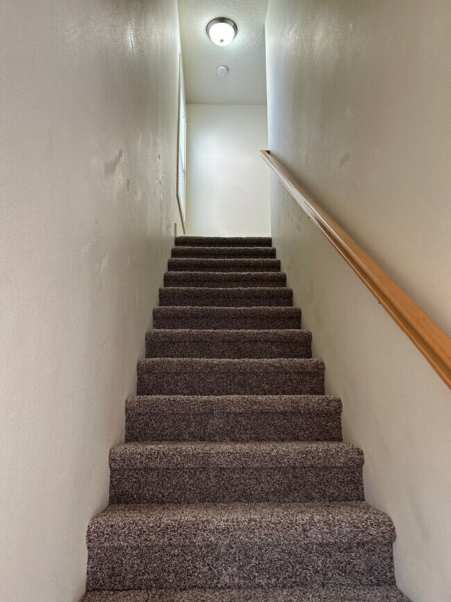 Building Photo - Boise Townhome Near BSU| EARLIER MOVE IN DATE UPON REQUEST