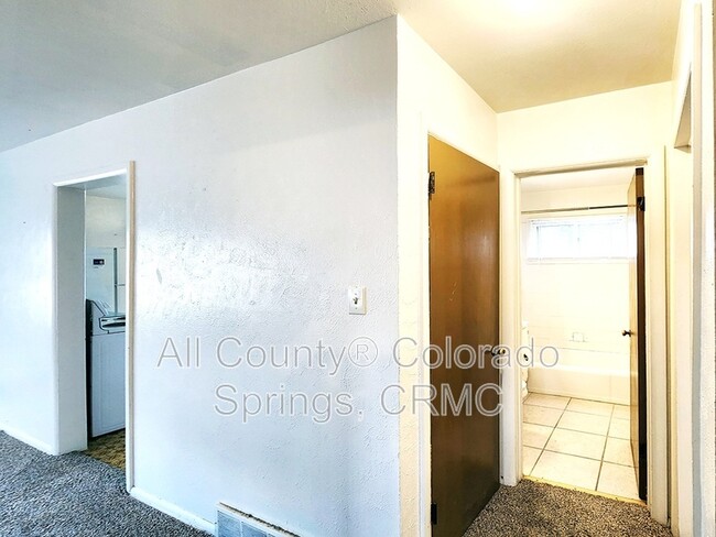 Building Photo - 212 N Logan Ave
