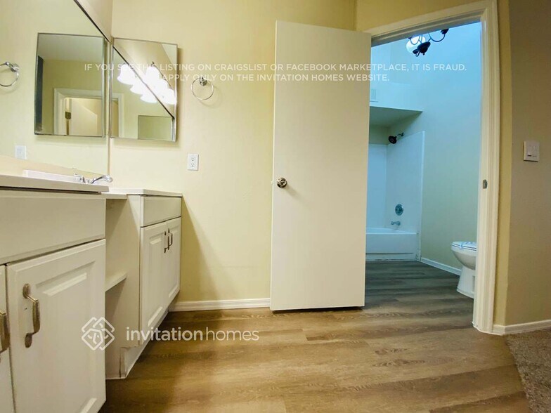 Building Photo - 1311 W Straford Dr