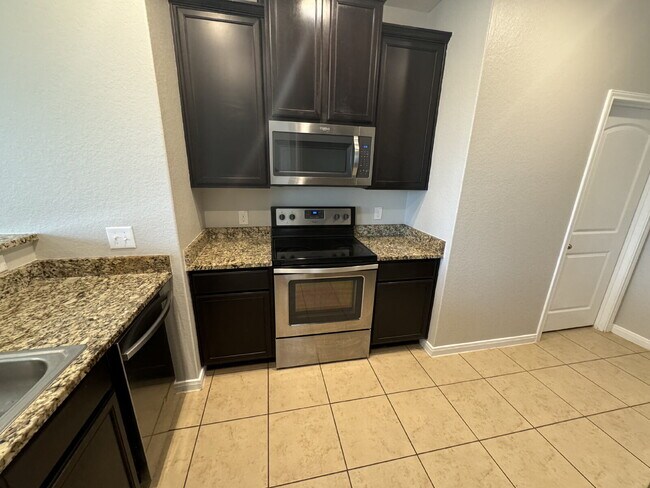 Building Photo - 3-bed 2-bath 2-car garage in Magnolia Spri...