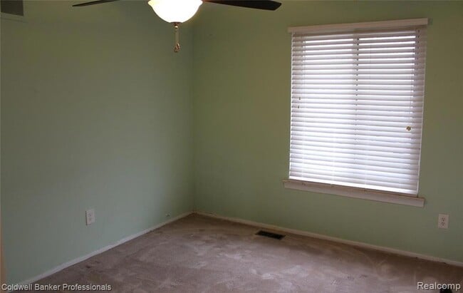 Building Photo - 6586 Carriage Hills Dr