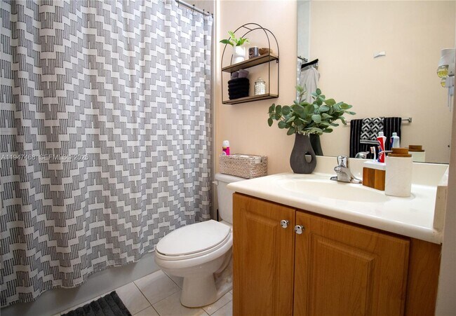 Building Photo - 910 SW 143rd Ave