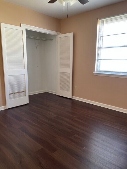 2nd bedroom - 7925 Danube Rd