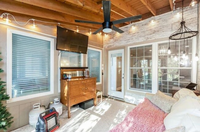 Building Photo - 15126 Glenwood