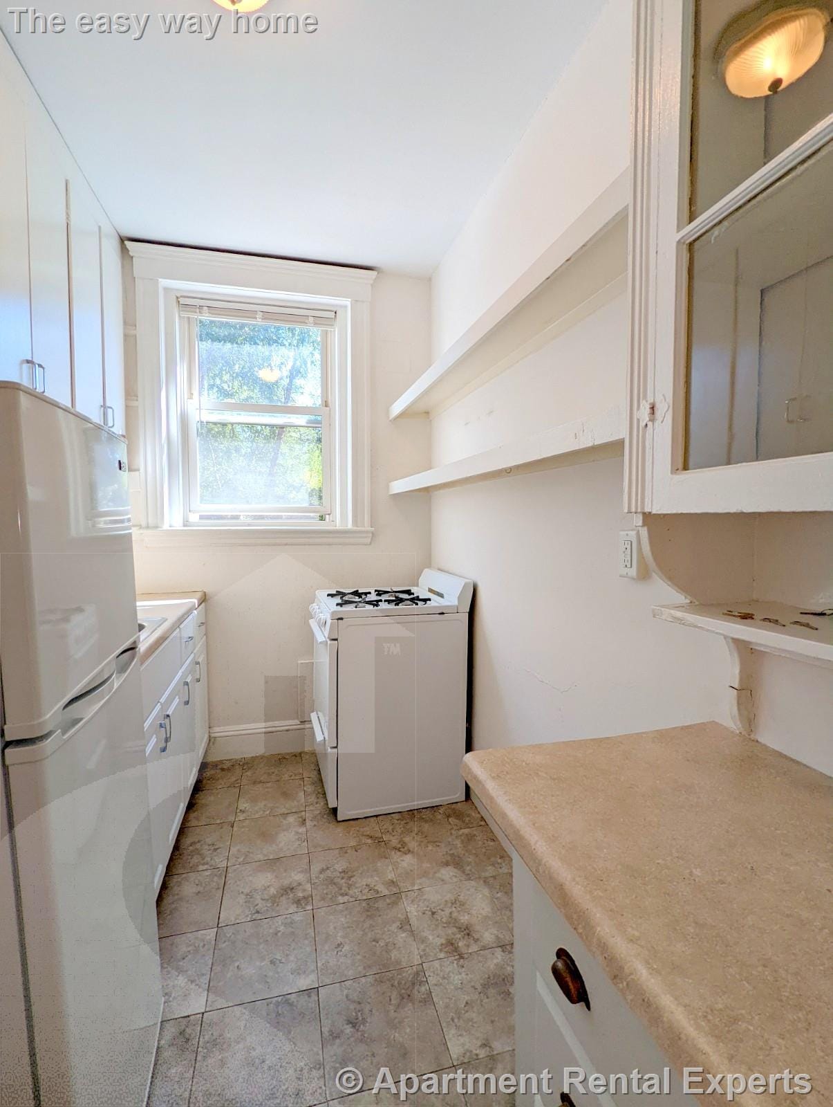 Building Photo - 170 Maple St