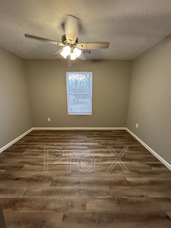 Building Photo - 518 E Monroe St